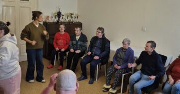 JOGA NA&nbsp;KRZESEŁKACH