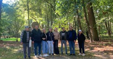 SPACER WŚRÓD RZEŹB